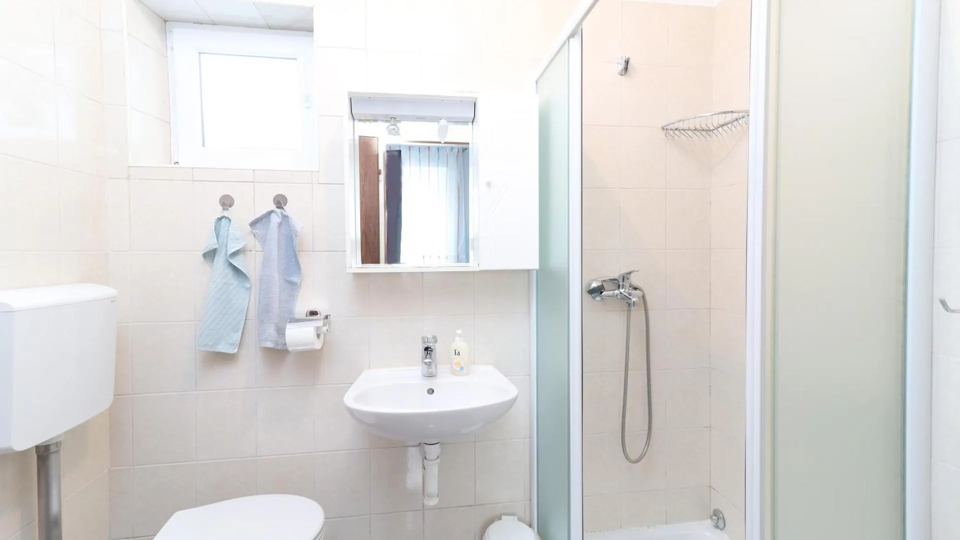 Apartments Luka أوباتيا